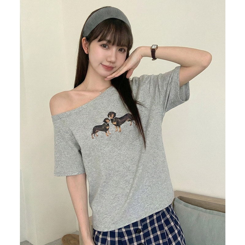 實拍實價#短袖t恤女夏季2026新款小狗印花設計感純欲露肩斜肩上衣