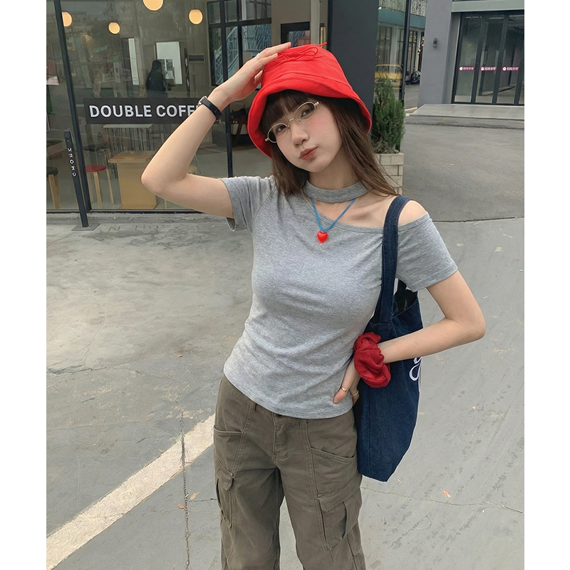 實拍實價#掛脖斜肩露肩短袖t恤女2026新款設計感半袖修身短款上衣