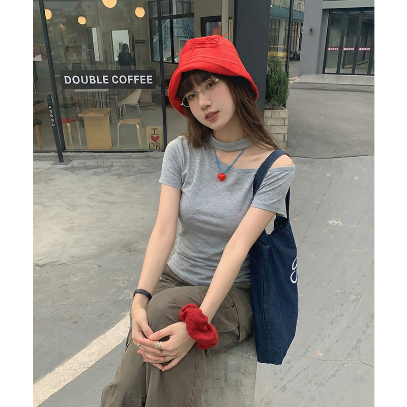 實拍實價#掛脖斜肩露肩短袖t恤女2026新款設計感半袖修身短款上衣