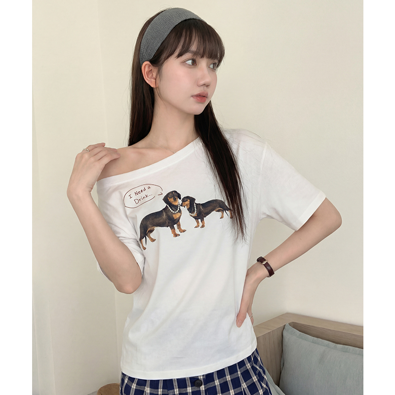 實拍實價白色短袖t恤女2026夏季新款寬松印花設計感露肩斜肩上衣