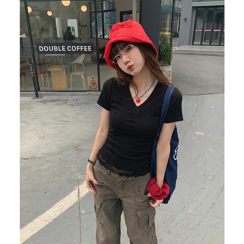 實拍實價蕾絲拼接V領緊身純色短袖T恤女春性感純欲修身顯瘦上衣