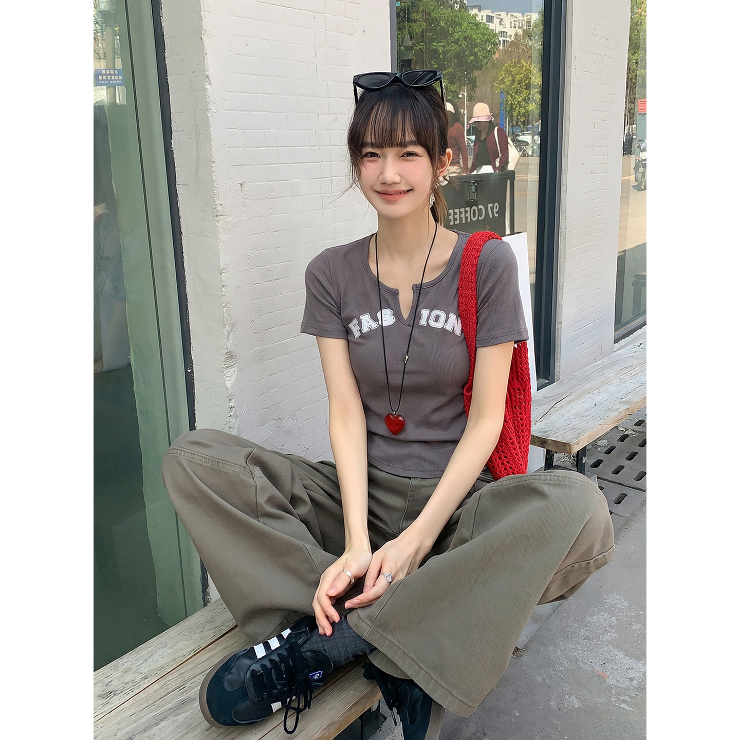 實拍實價#v領短袖t恤女夏季純欲別致甜辣妹緊身短款高腰上衣