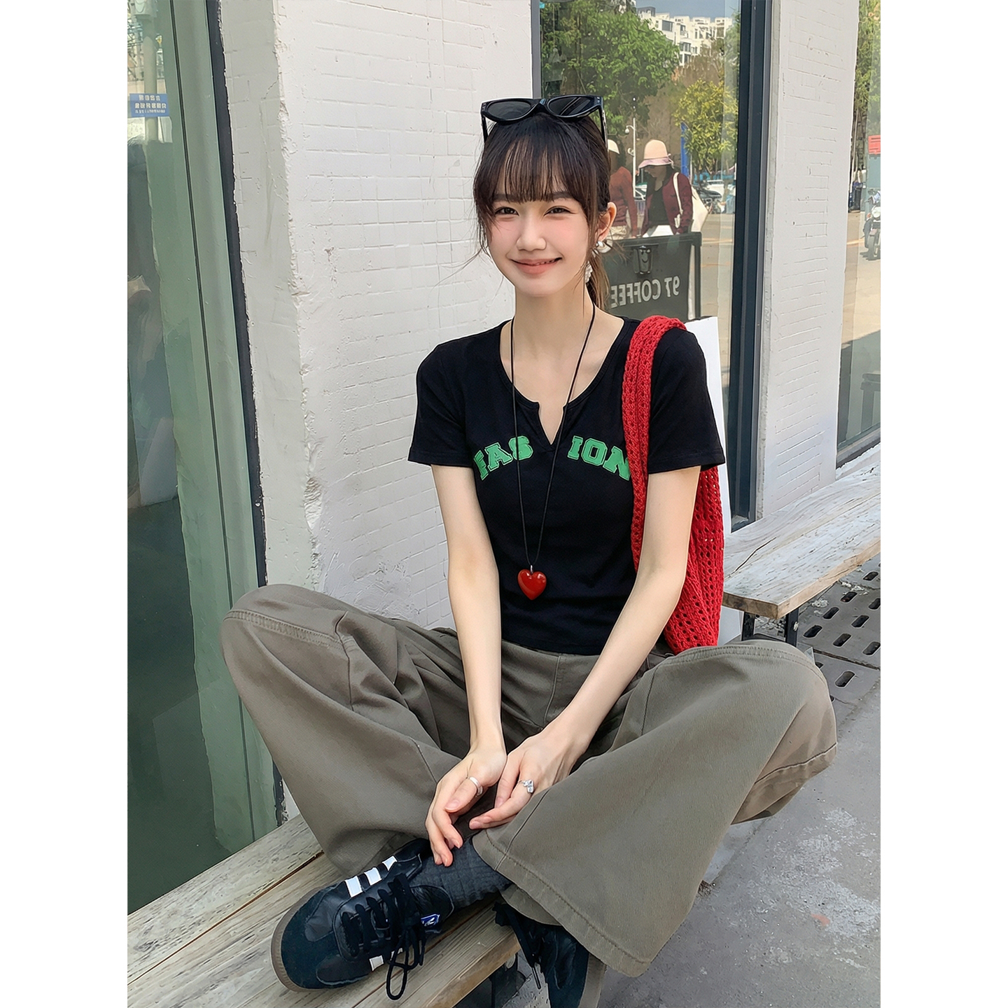 實拍實價#v領短袖t恤女夏季純欲別致甜辣妹緊身短款高腰上衣
