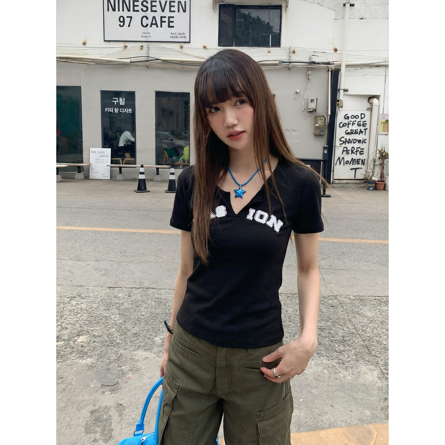 實拍實價#v領短袖t恤女夏季純欲別致甜辣妹緊身短款高腰上衣