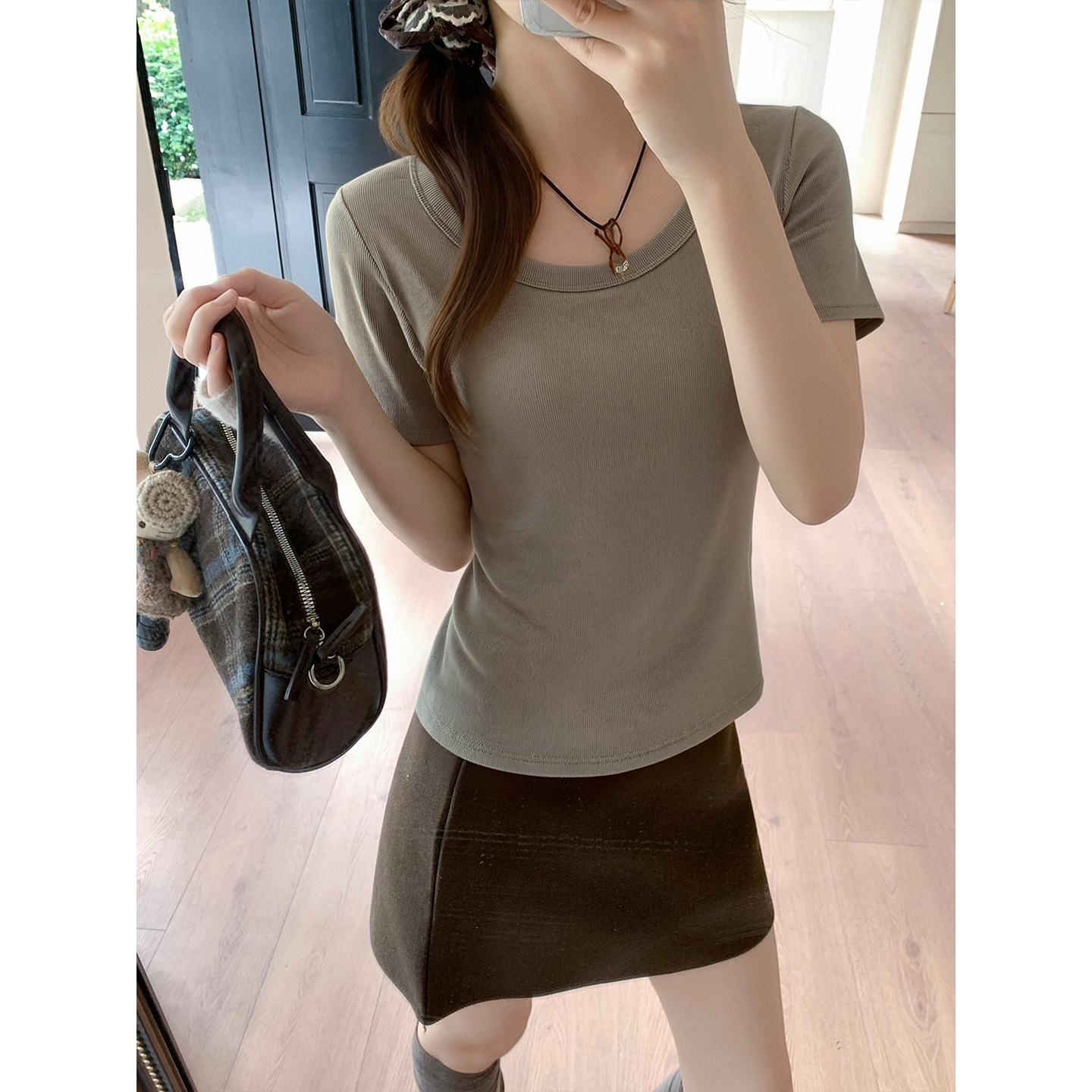 實拍實價低圓領短款上衣夏季露鎖骨甜辣風設計感螺紋體恤女
