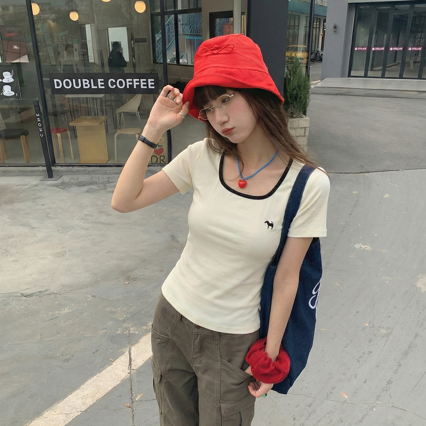 實拍實價#撞色拼接方領正肩t恤女新款夏季刺繡寬松顯瘦上衣體恤