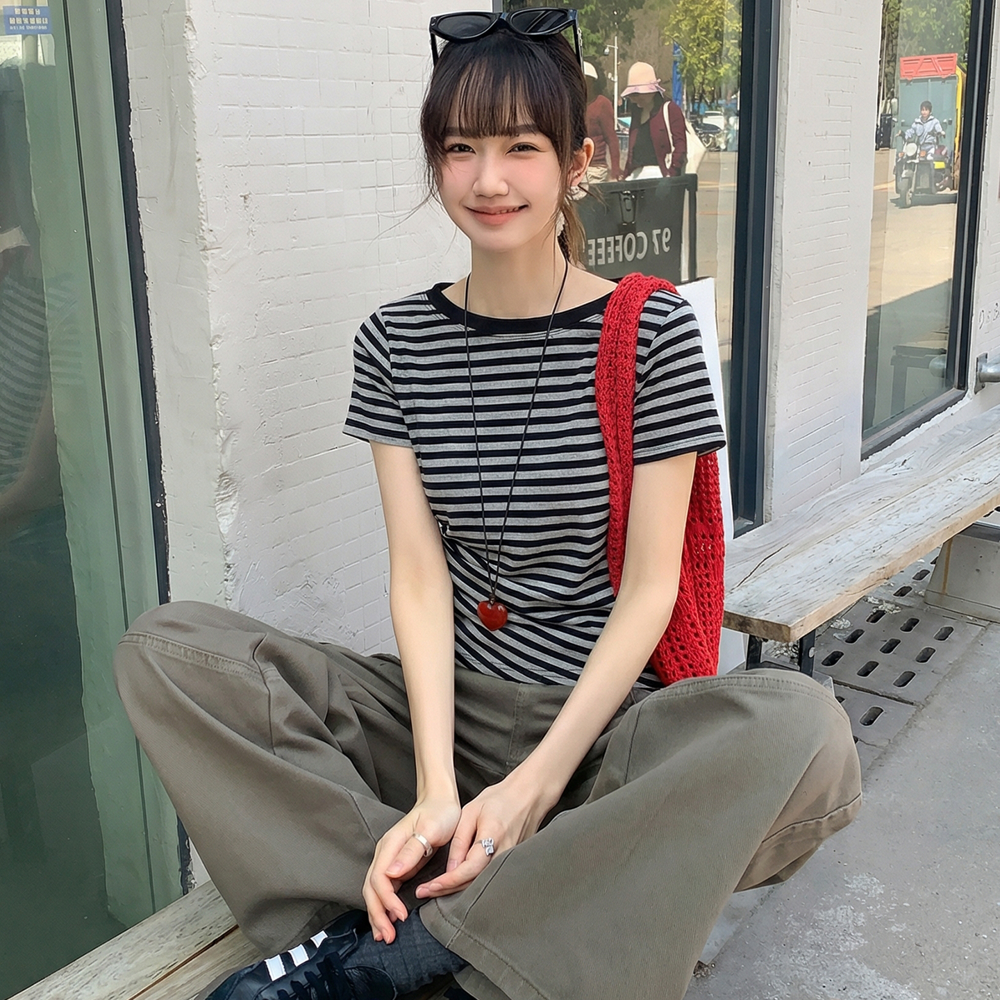 實拍實價#斜肩短袖t恤女2026夏季新款設計感收腰修身露肩上衣潮
