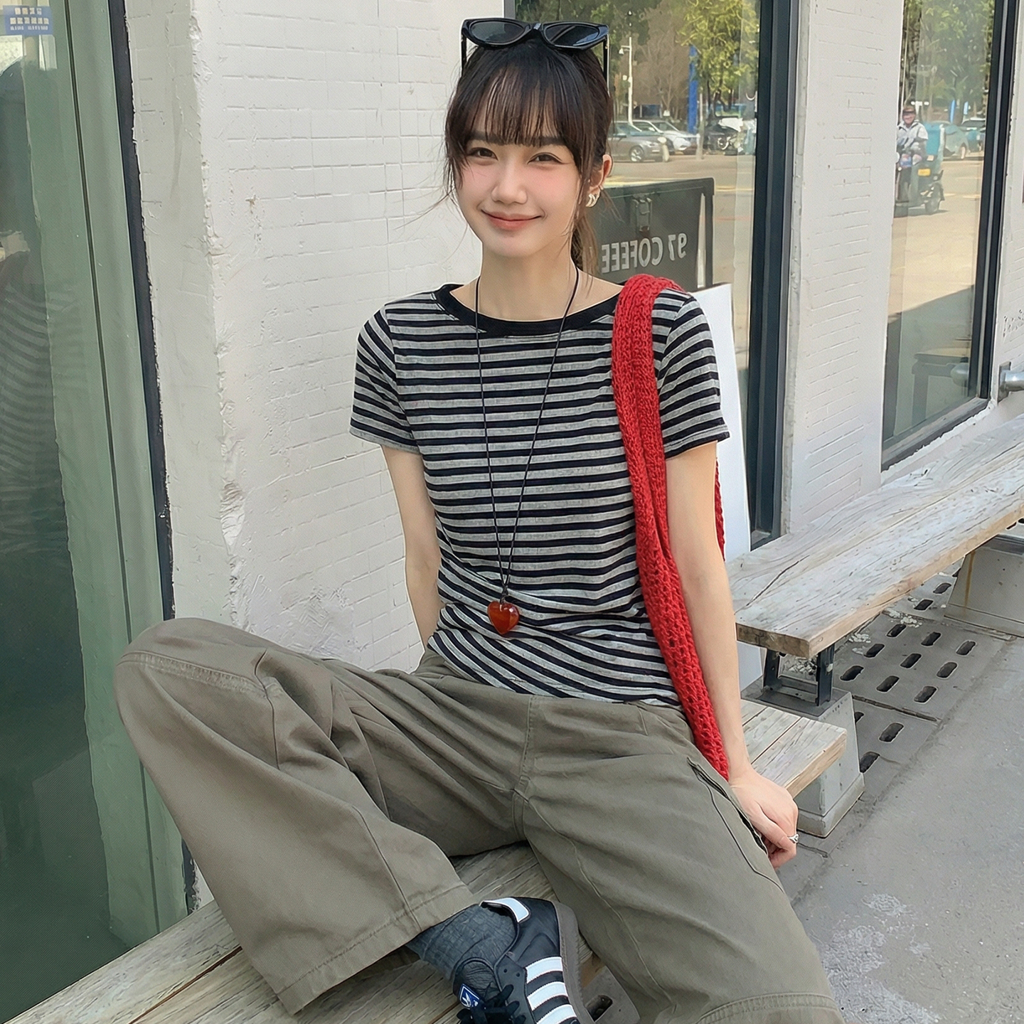 實拍實價#斜肩短袖t恤女2026夏季新款設計感收腰修身露肩上衣潮