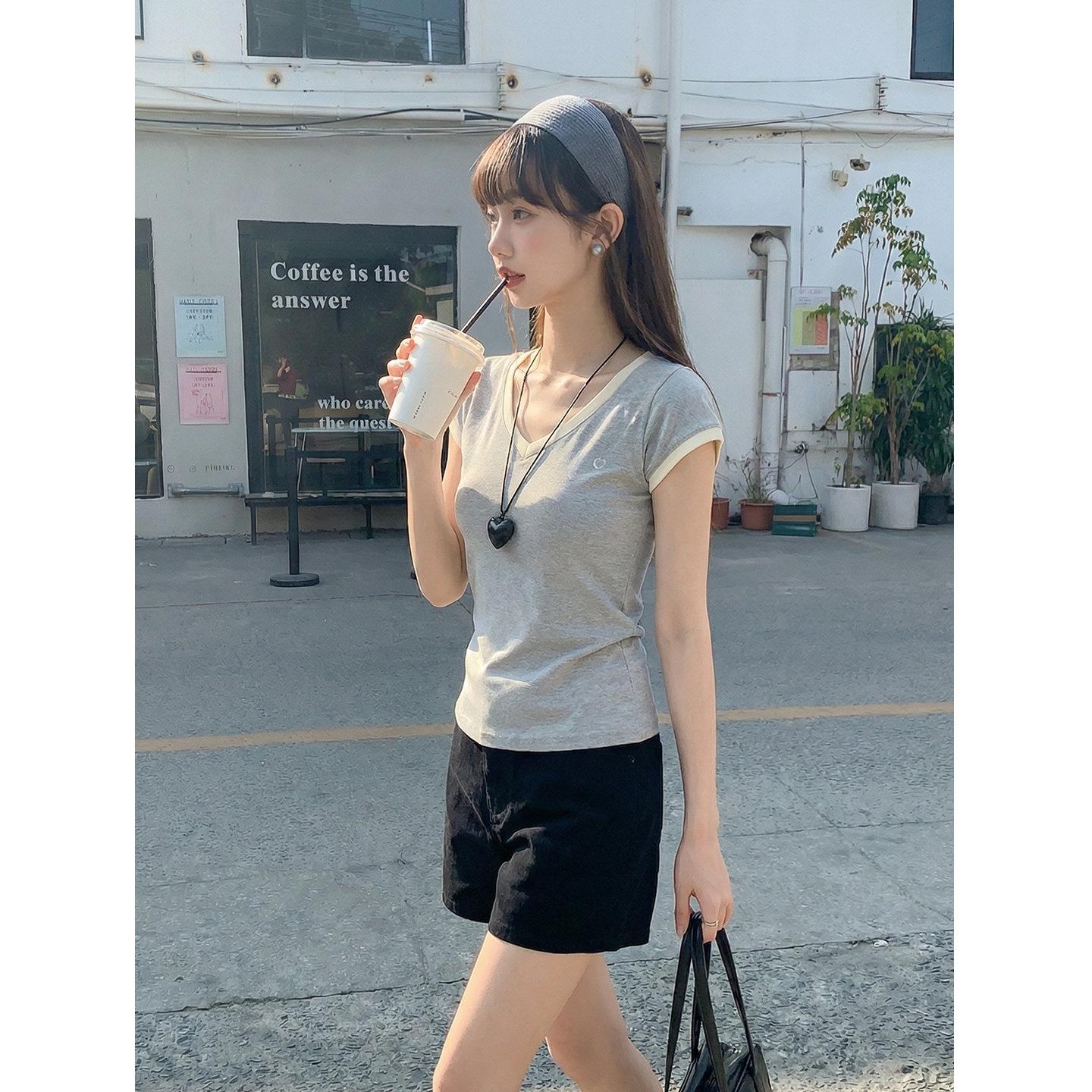 實拍實價#v領正肩短袖t恤女夏設計感顯瘦修身刺繡灰色收腰上衣