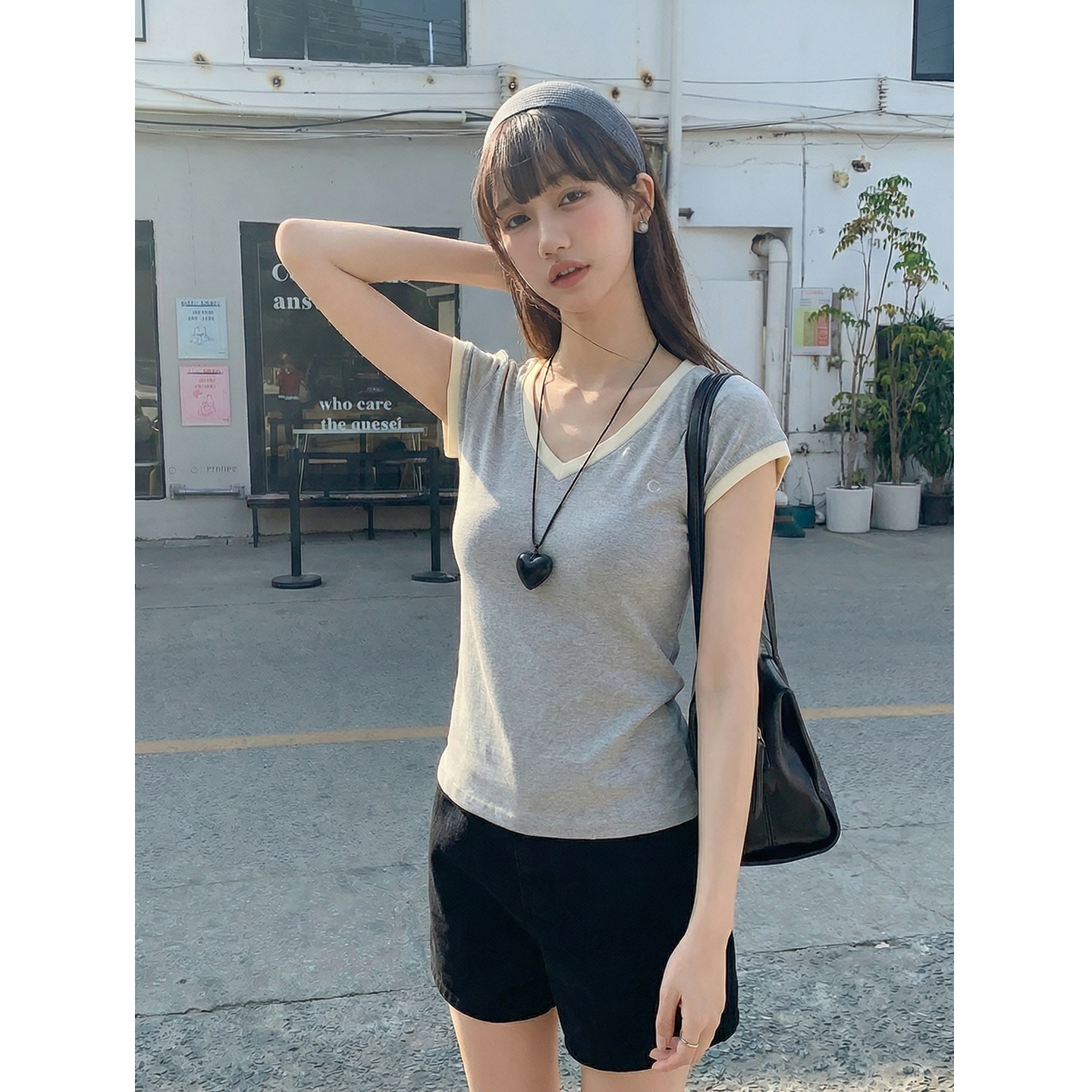 實拍實價#v領正肩短袖t恤女夏設計感顯瘦修身刺繡灰色收腰上衣