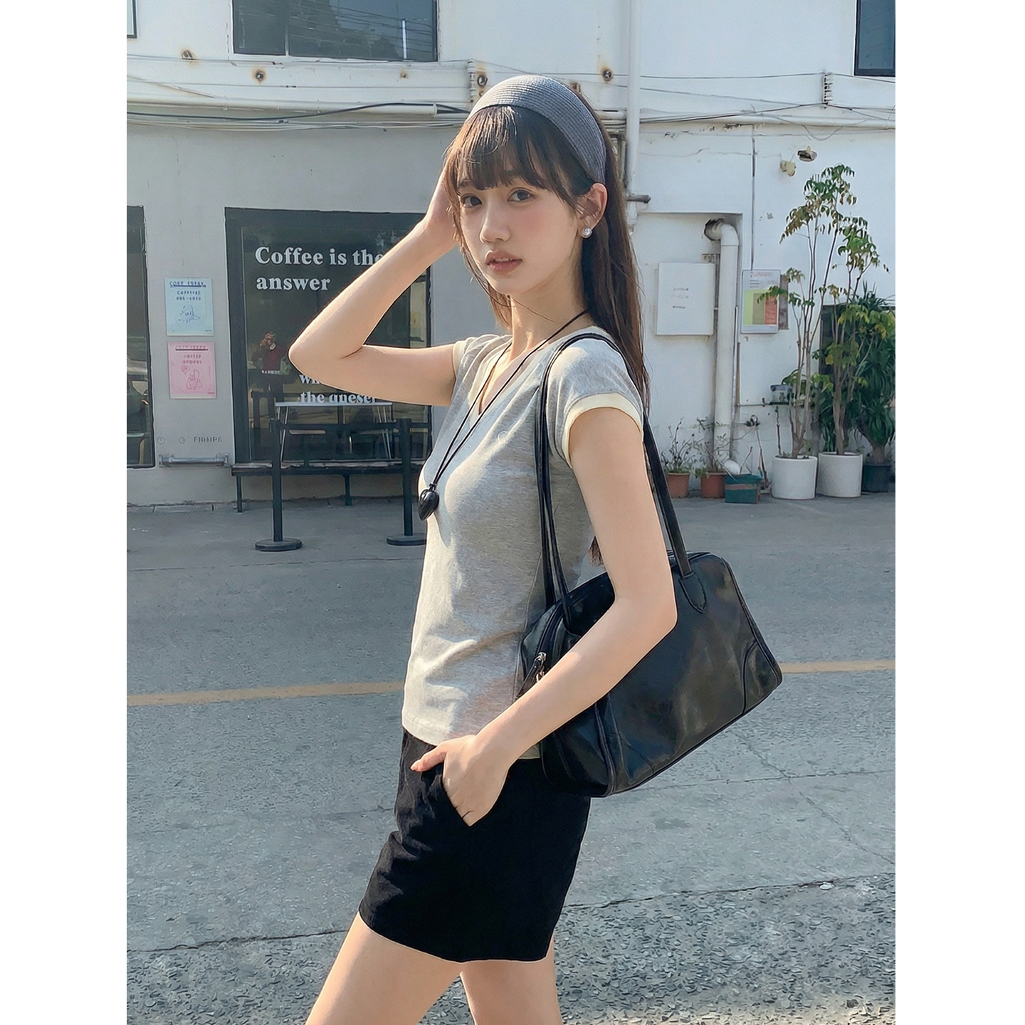 實拍實價#v領正肩短袖t恤女夏設計感顯瘦修身刺繡灰色收腰上衣
