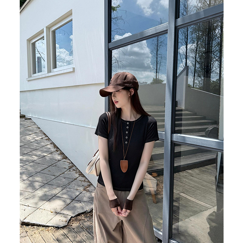 實拍實價短袖t恤女2026新款夏季穿搭潮純色短款好看的修身半開領