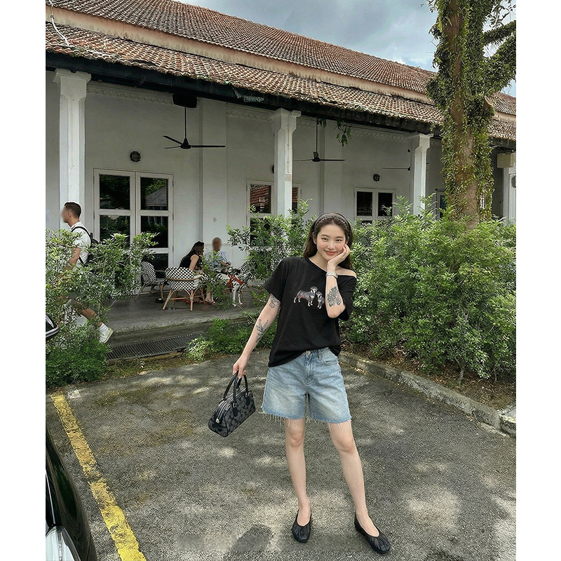 AI實價#短袖t恤女夏季2026新款小狗印花設計感純欲露肩斜肩上衣