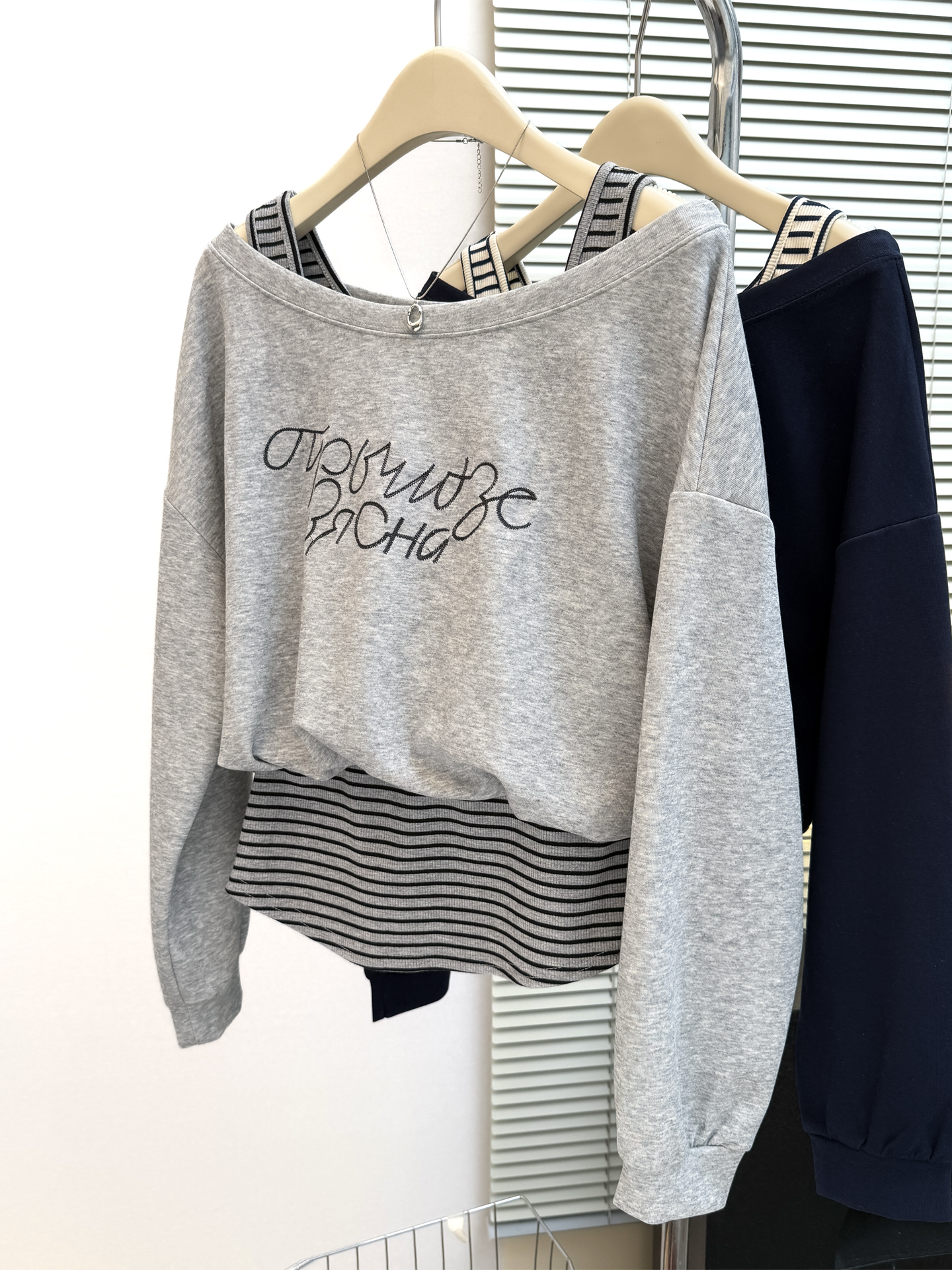 MY14914# 超火减龄露肩长袖卫衣大码女装胖mm假两件别致上衣女裝貨源...