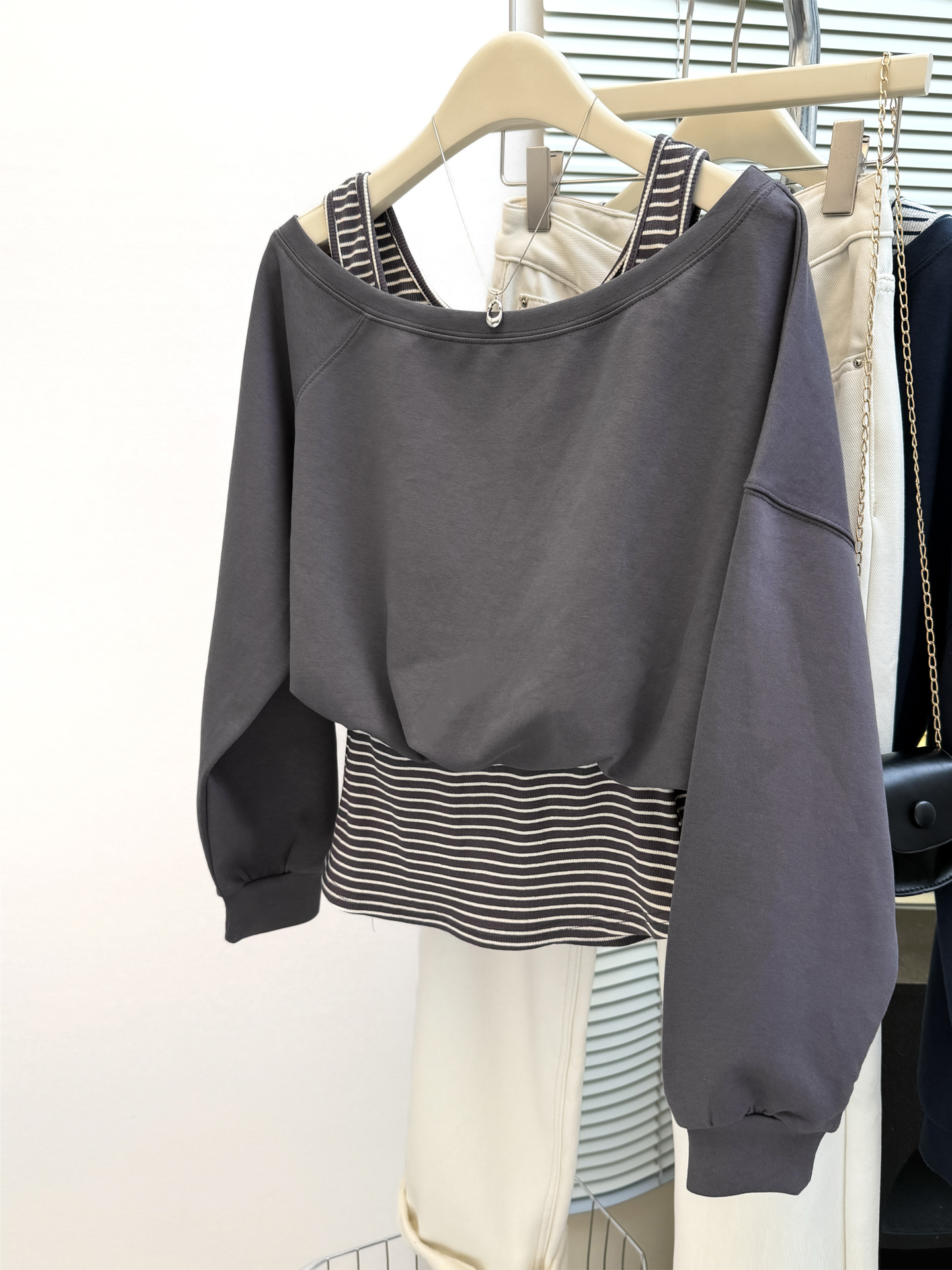 MY14921# 韩系字母印花一字肩长袖卫衣+修身背心套装新假两件套女裝貨...