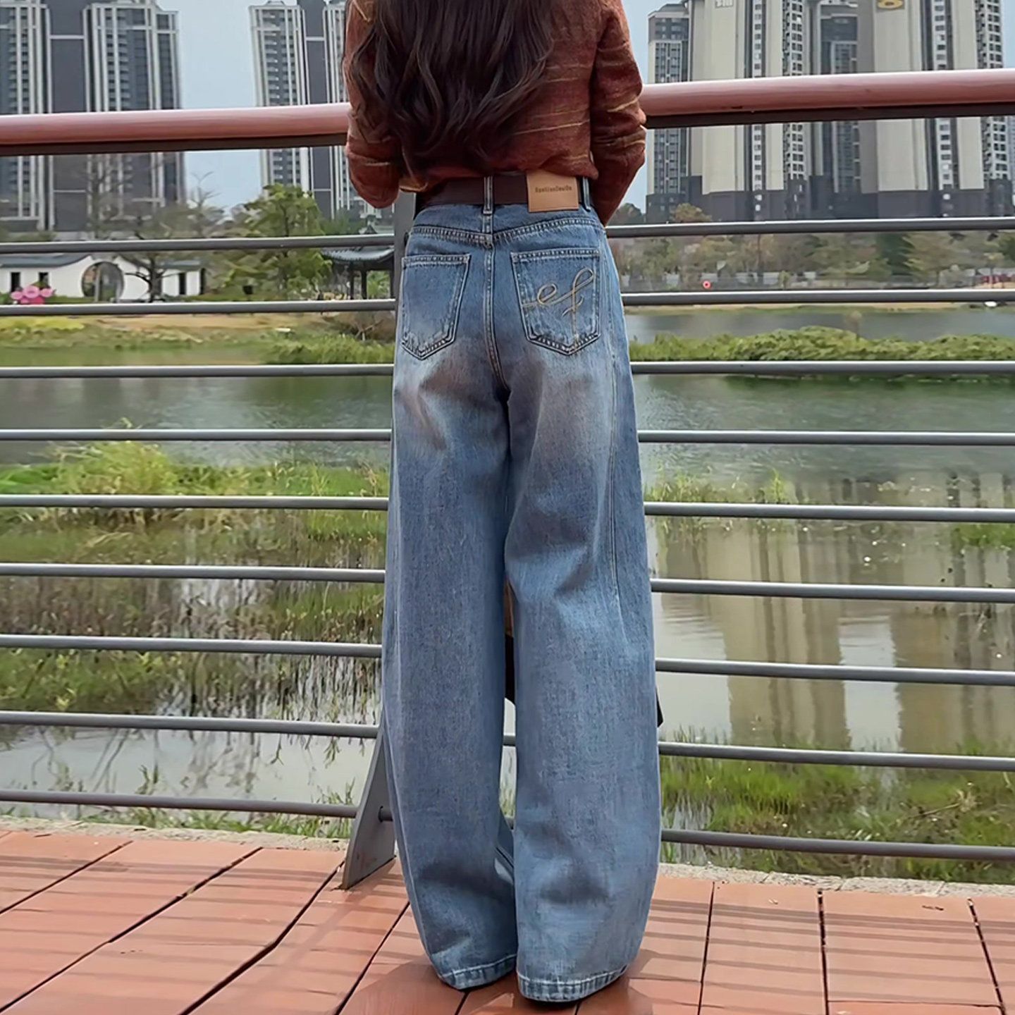 藍色版型好的彎刀牛仔褲女2026春季新款小個子高腰顯瘦闊腿褲子春