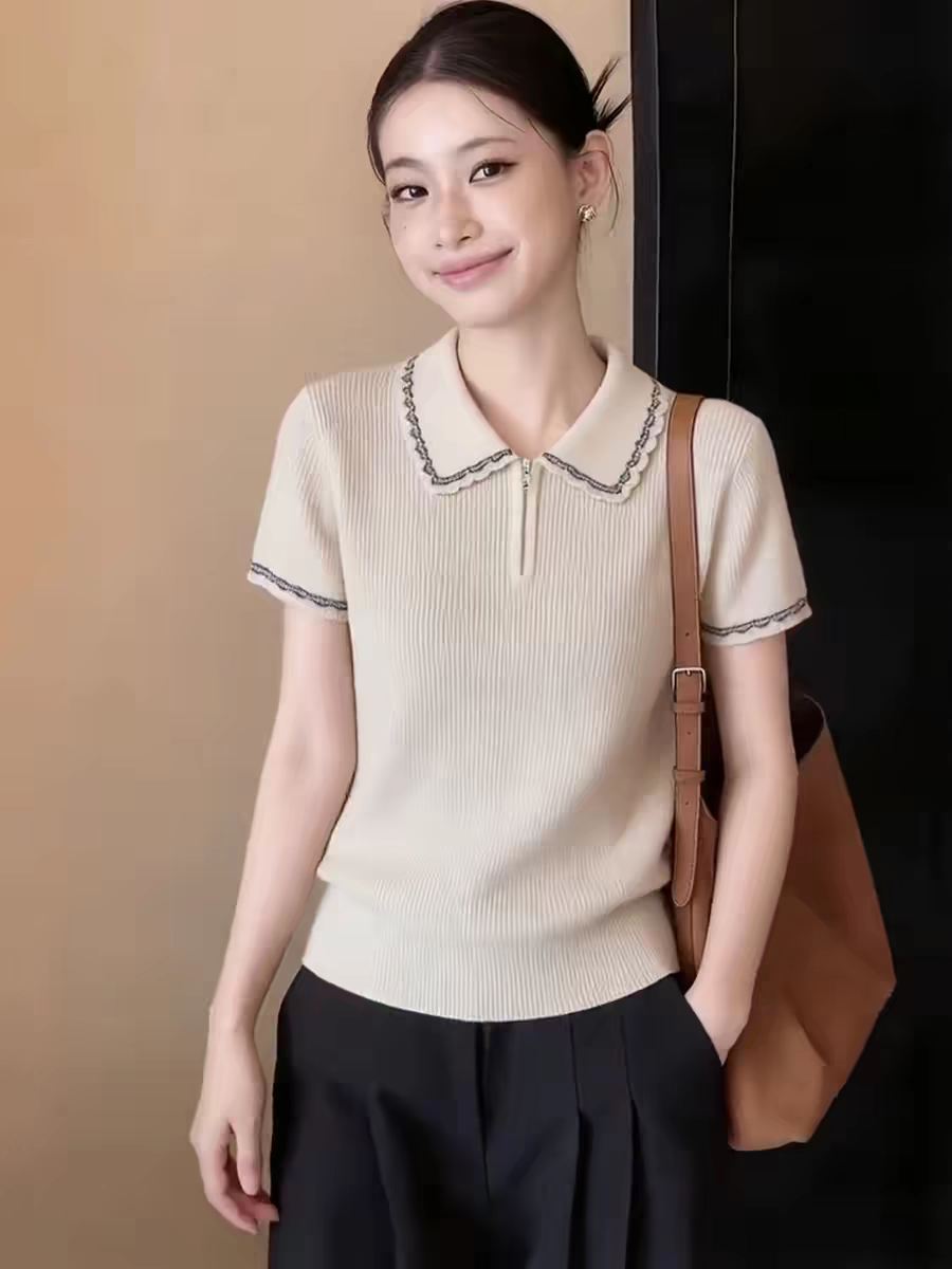 米色韓式花邊點綴翻領針織T恤女2026夏季新款溫柔半拉鏈大碼上衣