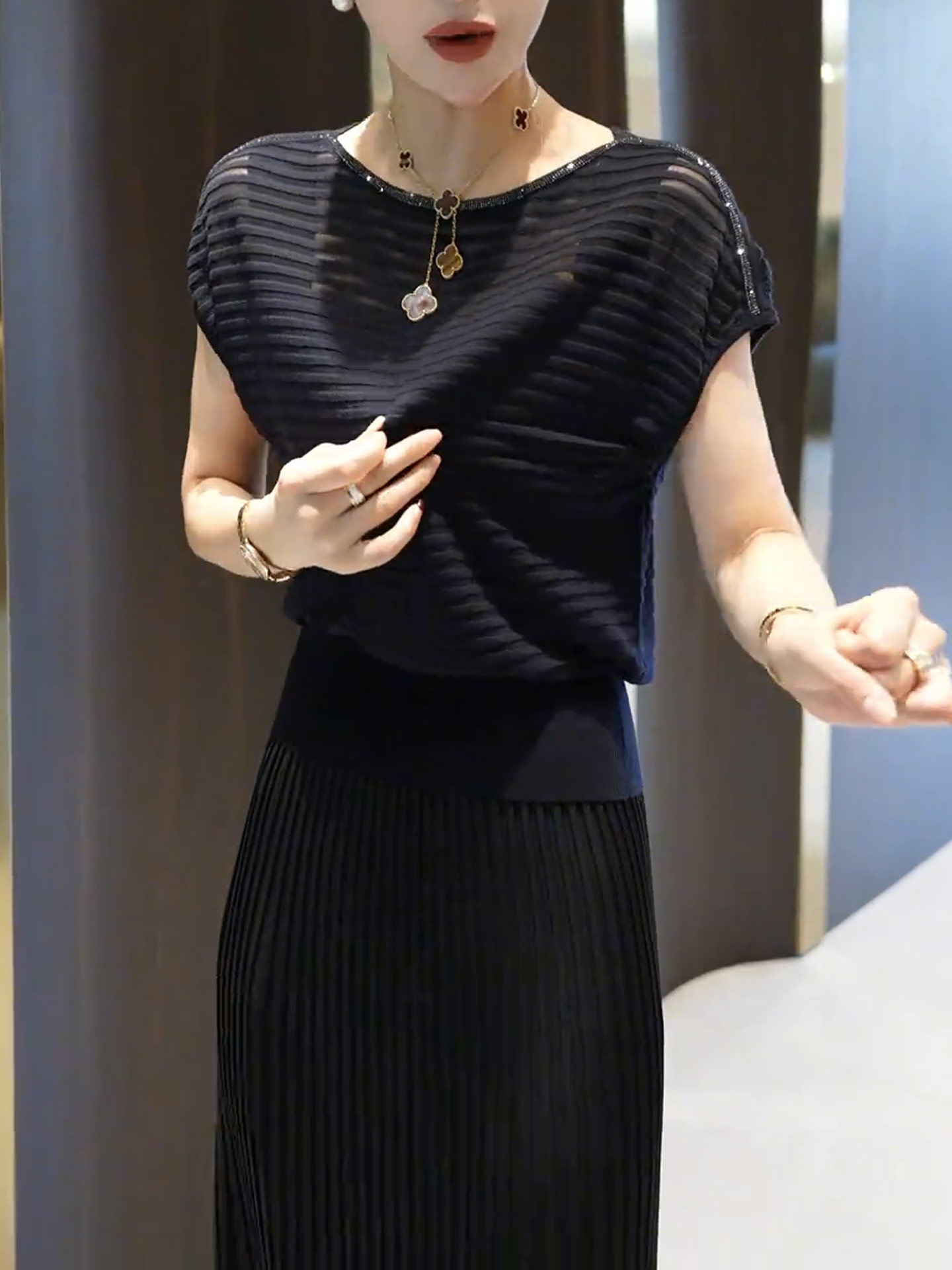 藏青色簡約寬松設計感圓領短袖T恤女2026夏季新款休閑大碼上衣潮
