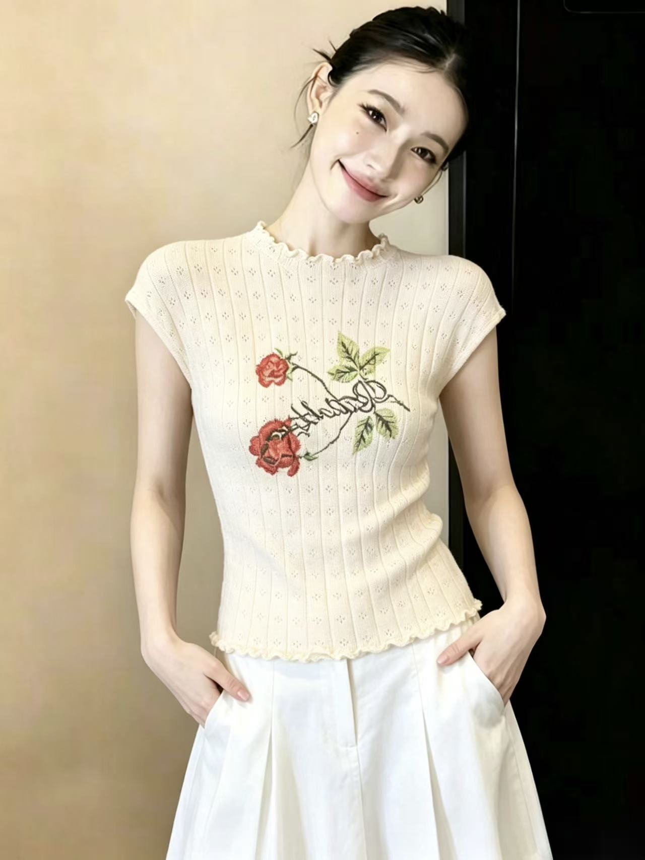 實拍木耳邊鏤空玫瑰刺繡短袖針織衫T恤女夏獨特別致漂亮上衣chic