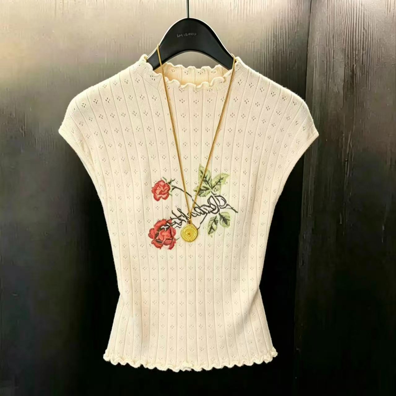 實拍木耳邊鏤空玫瑰刺繡短袖針織衫T恤女夏獨特別致漂亮上衣chic