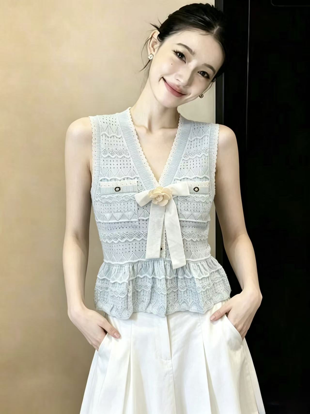實拍小香風山茶花V領無袖針織背心夏女短款鏤空名媛風上衣chic