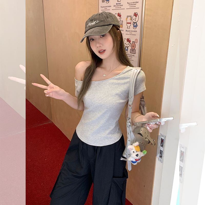 MY9207# 软糯糯条纹斜肩短袖t恤女修身显瘦设计感露肩小上衣女裝貨源服裝批發