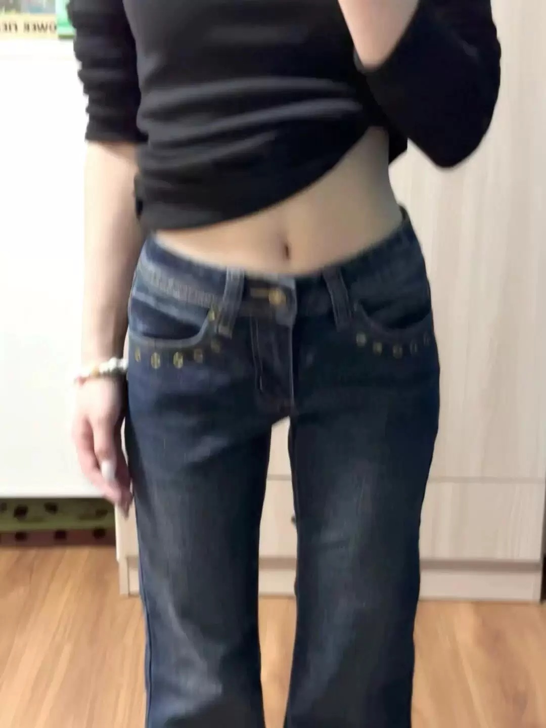 藍色低腰微喇牛仔褲女春季2026新款彈力不貼腿顯瘦垂感喇叭褲子