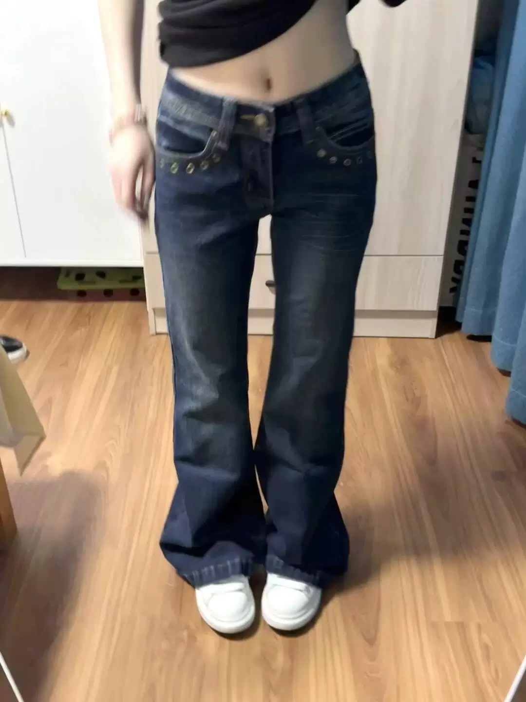 藍色低腰微喇牛仔褲女春季2026新款彈力不貼腿顯瘦垂感喇叭褲子