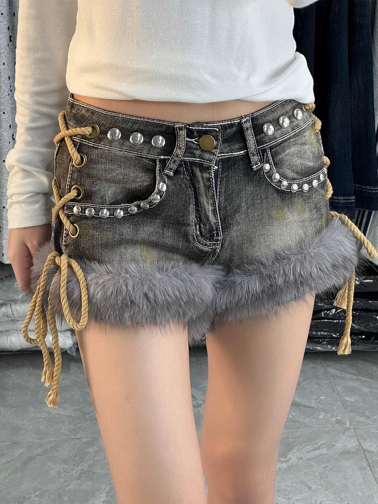 美式復古街頭感毛毛拼接牛仔褲子女y2k千禧辣妹低腰鉚釘綁帶熱褲