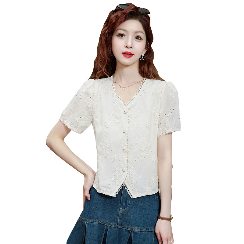 已出貨氣質溫柔V領刺繡襯衫 2026夏季新款減齡甜美繡花上衣女短袖
