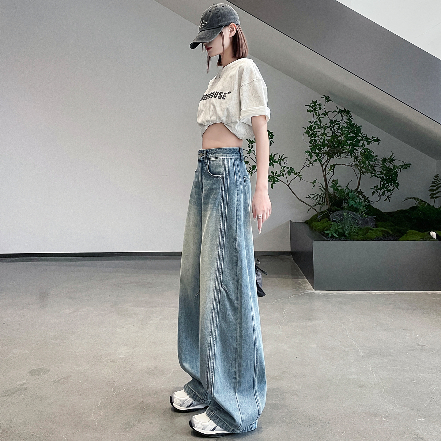 實拍闊腿彎刀牛仔褲女春夏2026新款高腰寬松遮胯垂感拖地直筒褲子