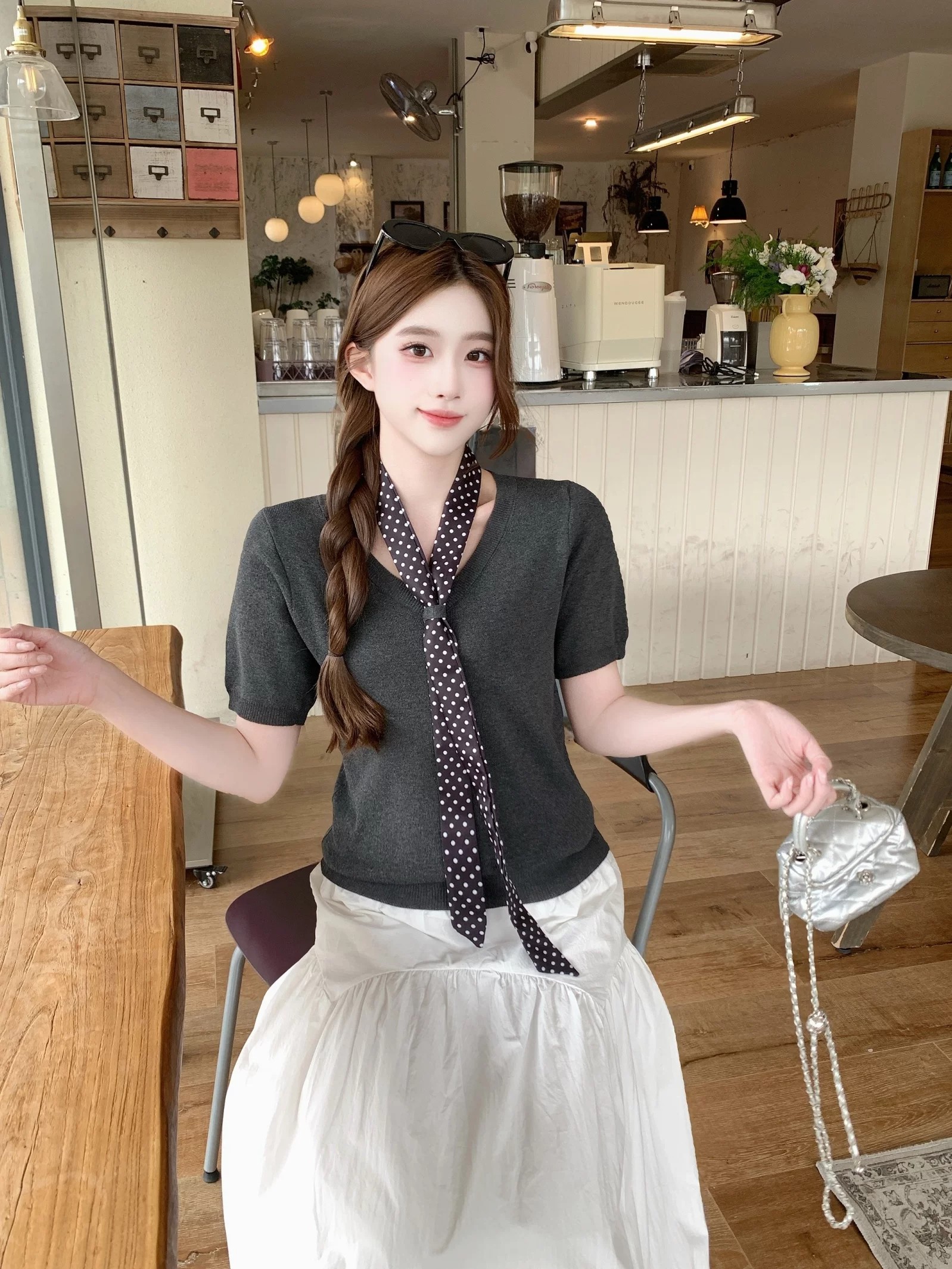 大碼設計感波點絲巾V領短袖T恤女夏季胖MM復古風氣質顯瘦冰絲上衣