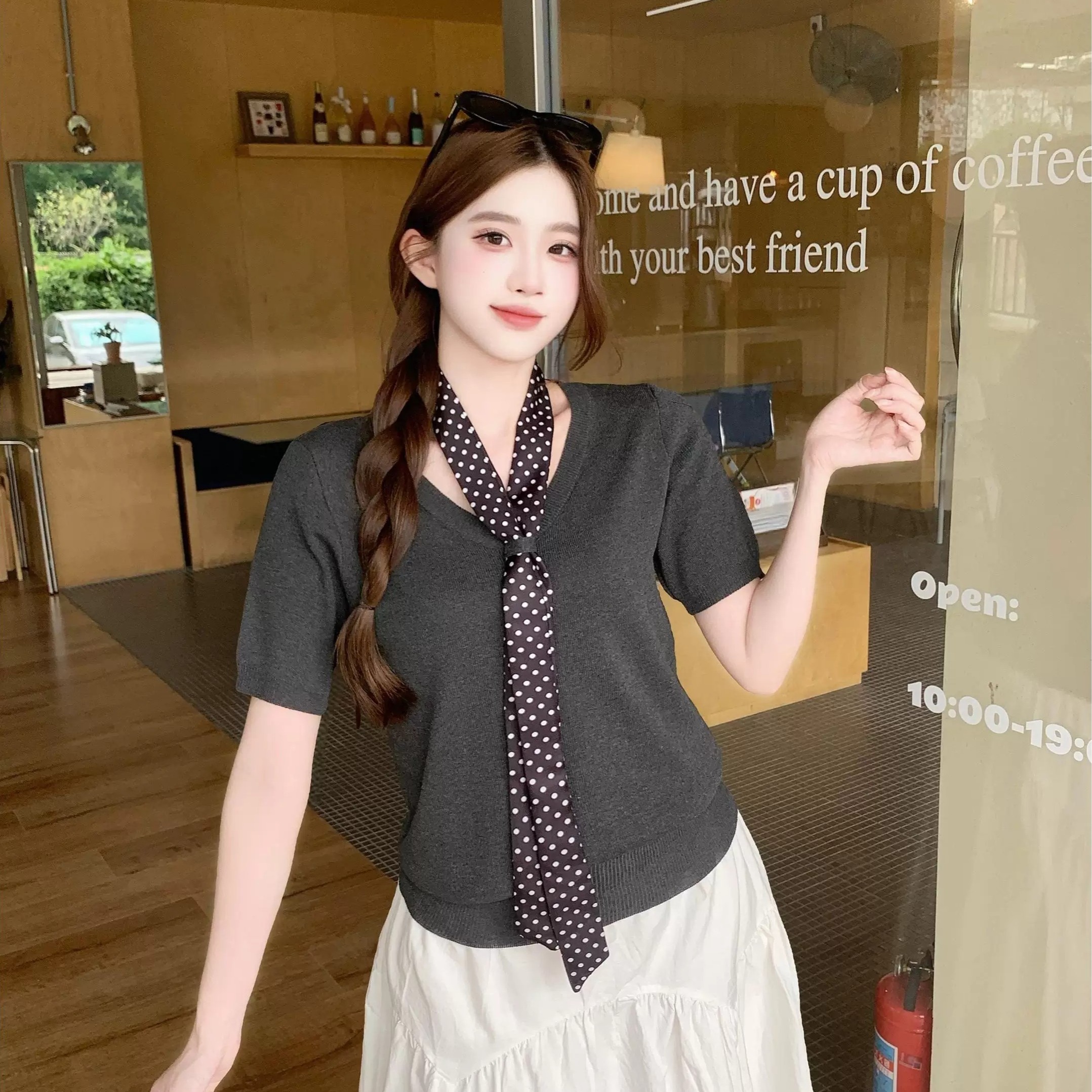 大碼設計感波點絲巾V領短袖T恤女夏季胖MM復古風氣質顯瘦冰絲上衣