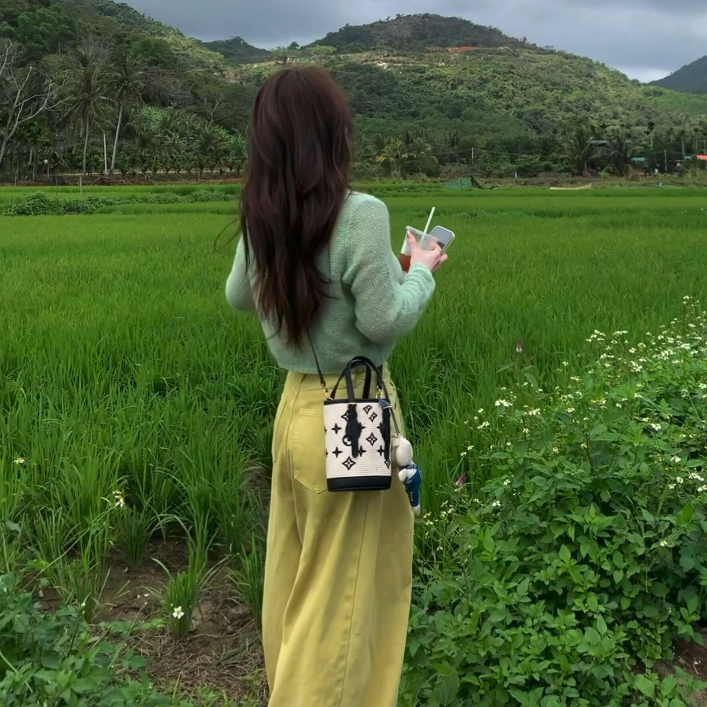 2026新款春夏獨特漂亮韓系溫柔風淺綠色短款針織衫女百搭露臍上衣
