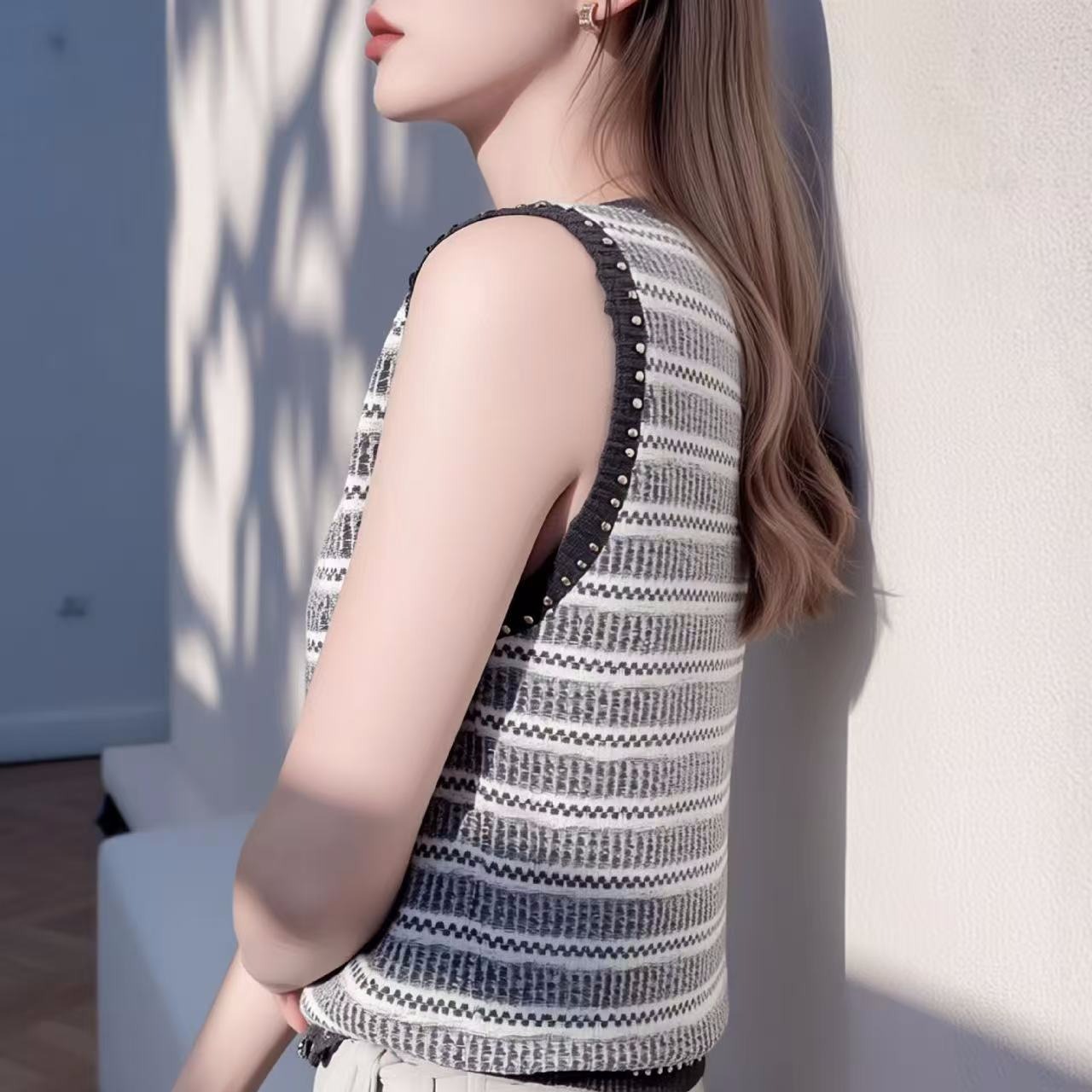 2026夏季新款輕奢風條紋無袖針織背心女裝設計感顯瘦大碼穿搭上衣
