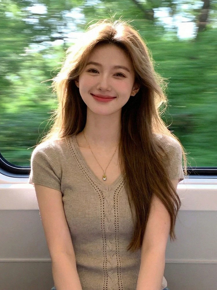 卡其色v領麻花針織冰絲正肩短袖t恤女夏季修身設計感小眾短款上衣