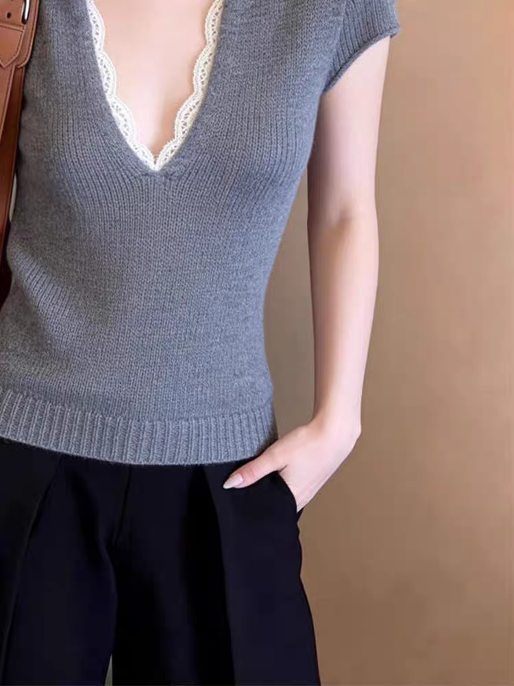 法式小眾V領蕾絲邊設計感灰色上衣2026春季女裝新款軟糯毛衣短袖