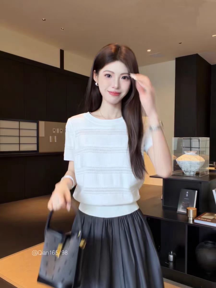 2026夏季新款白色水波紋挑孔肌理彈性羅紋圓領短袖針織衫女