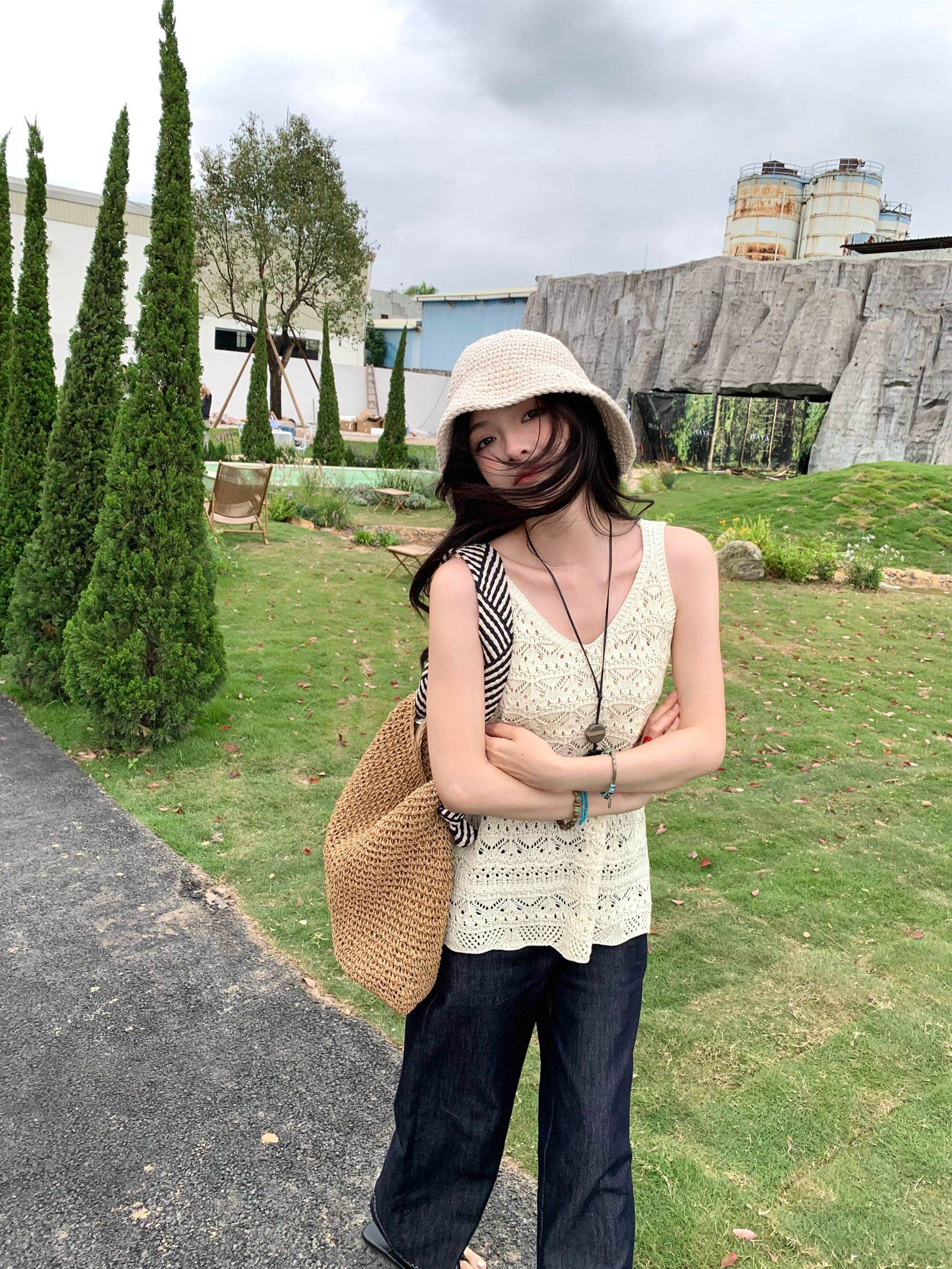紅色鉤花鏤空V領背心女夏季薄款設計感巨好看寬松無袖上衣