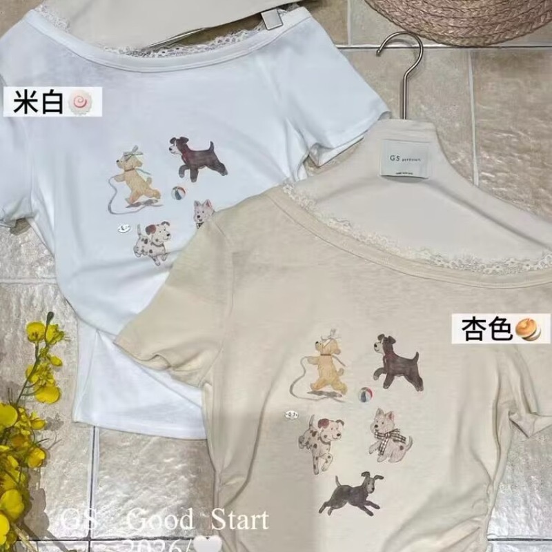 十三行2026夏季新款短袖t恤白色斜肩甜美小狗印花蕾絲拼接上衣女