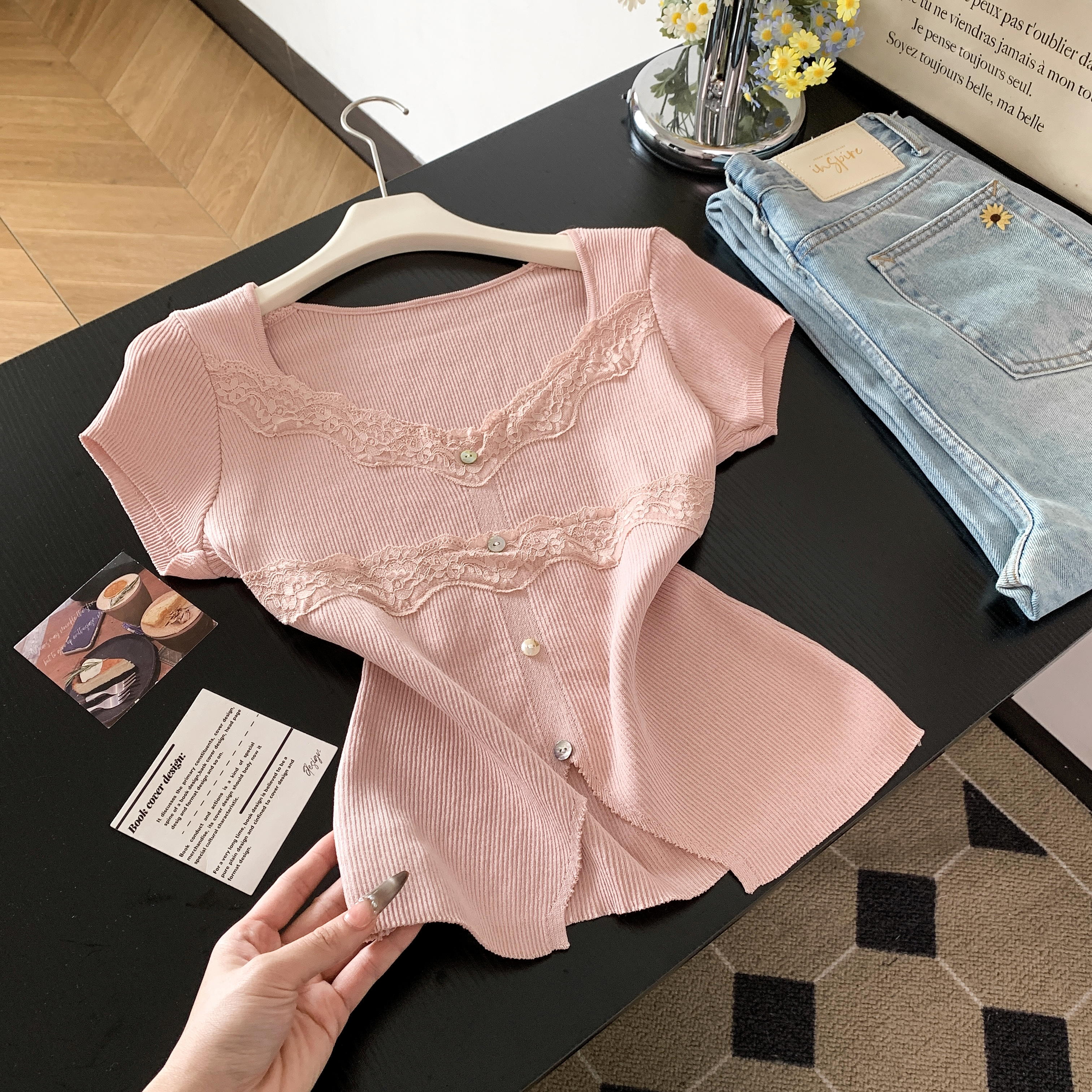實拍 法式溫柔風蕾絲V領上衣女夏季修身顯瘦獨特設計感短袖針織衫
