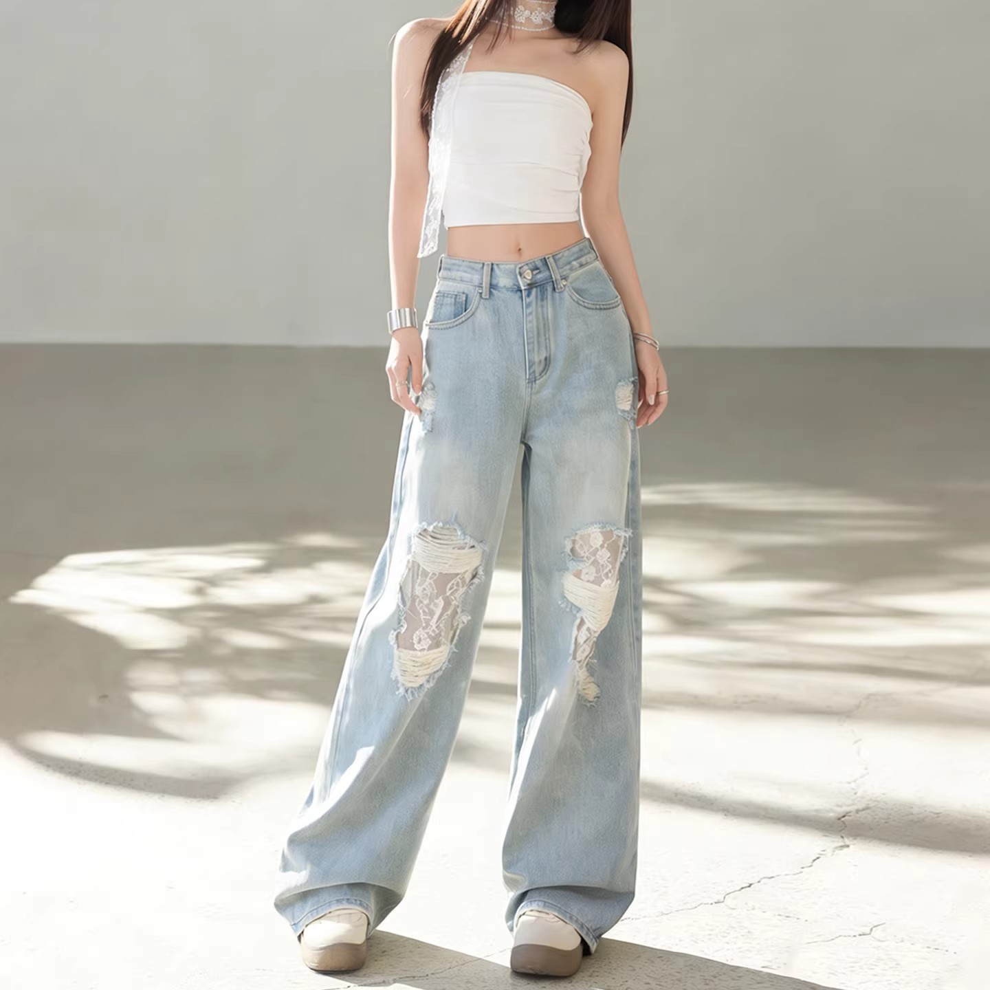 淺色蕾絲拼接破洞闊腿牛仔褲女2026新款春夏設計感高腰寬松直筒褲