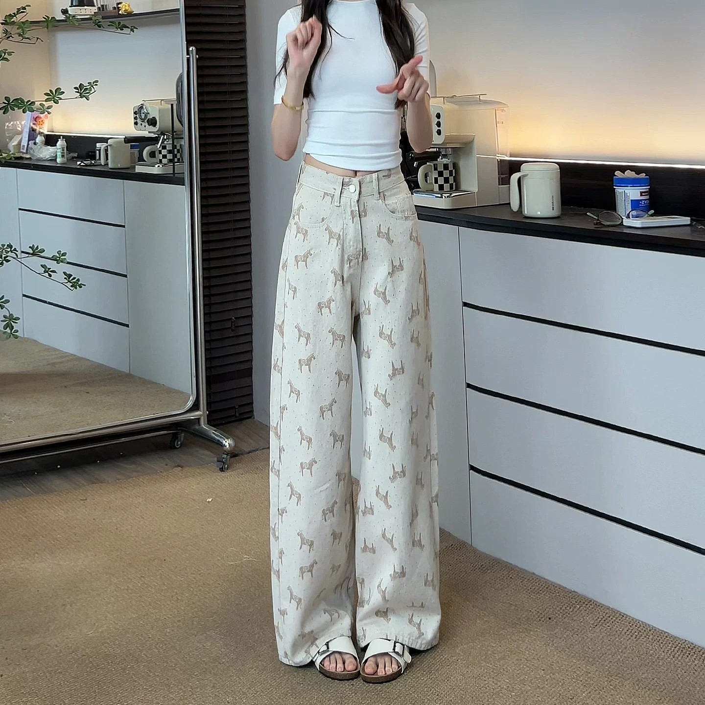 卡其設計感小馬印花闊腿牛仔褲女2026春季新款小個子顯瘦直筒褲子