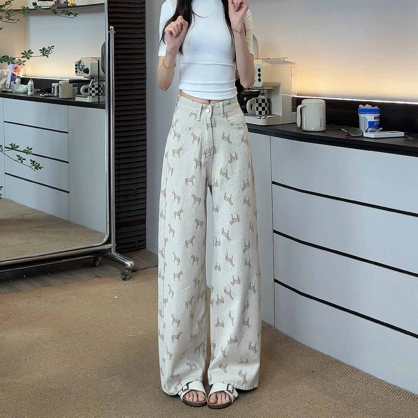 卡其設計感小馬印花闊腿牛仔褲女2026春季新款小個子顯瘦直筒褲子
