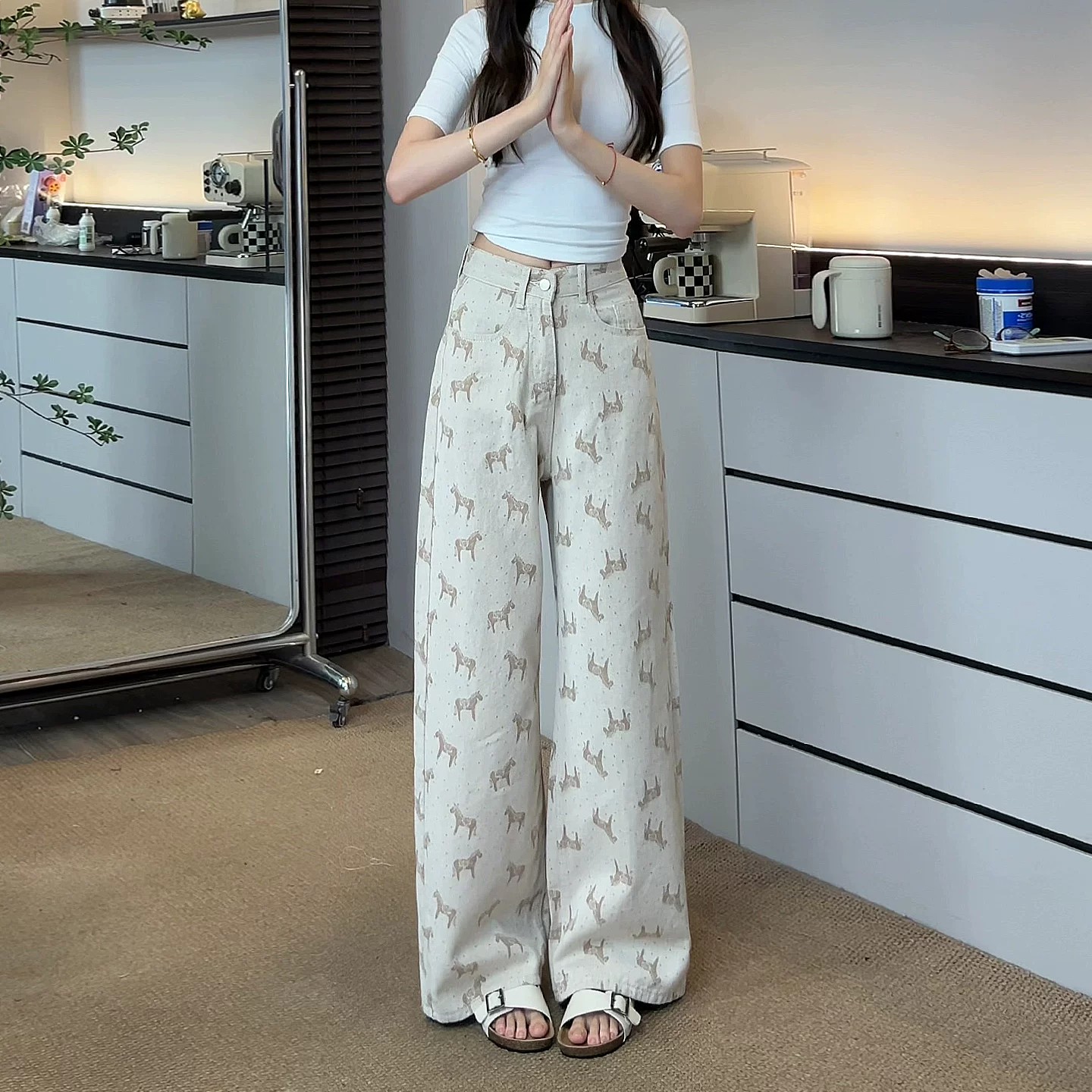 卡其設計感小馬印花闊腿牛仔褲女2026春季新款小個子顯瘦直筒褲子