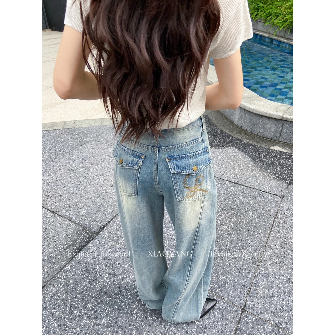 夏季小個子彎刀闊腿牛仔褲女款刺繡口袋中高腰顯瘦設計感2026新款