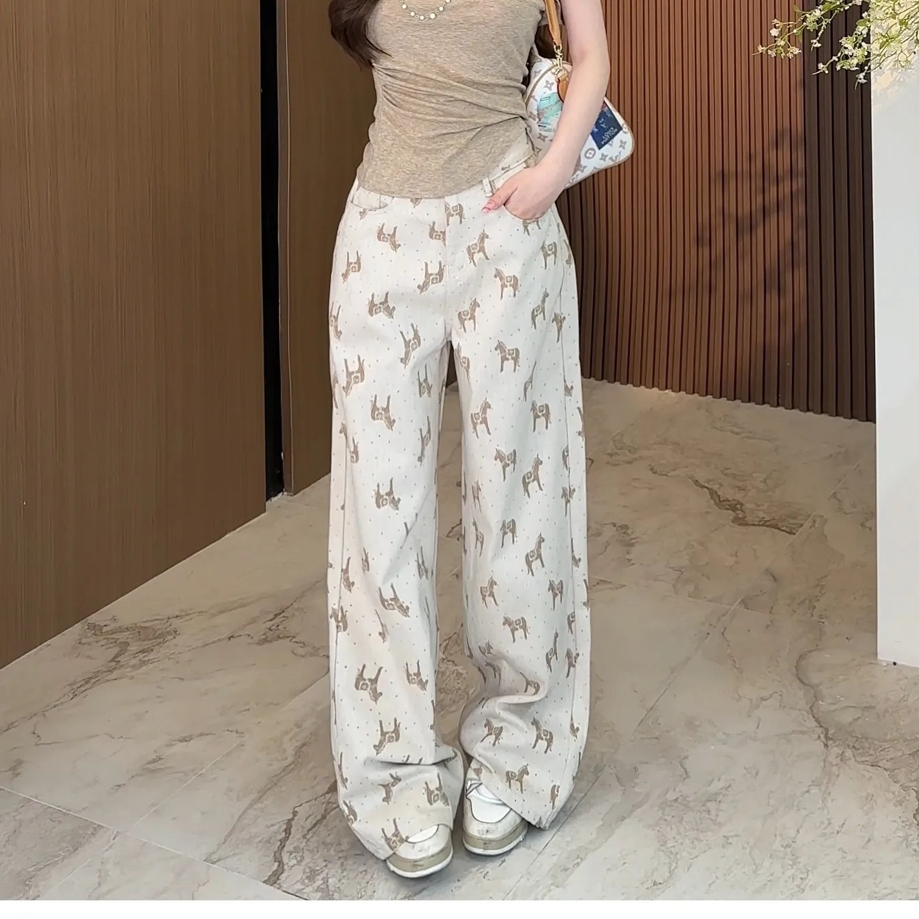 小雨姐姐小馬直筒時尚小馬印花寬松直筒牛仔褲女復古慵懶2026春夏