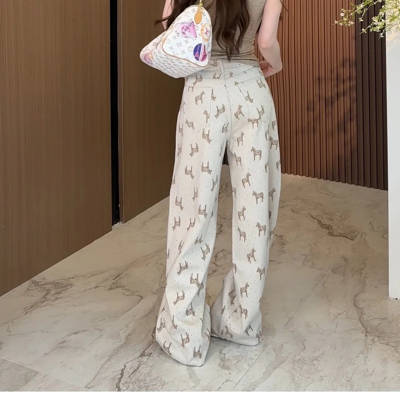 小雨姐姐小馬直筒時尚小馬印花寬松直筒牛仔褲女復古慵懶2026春夏