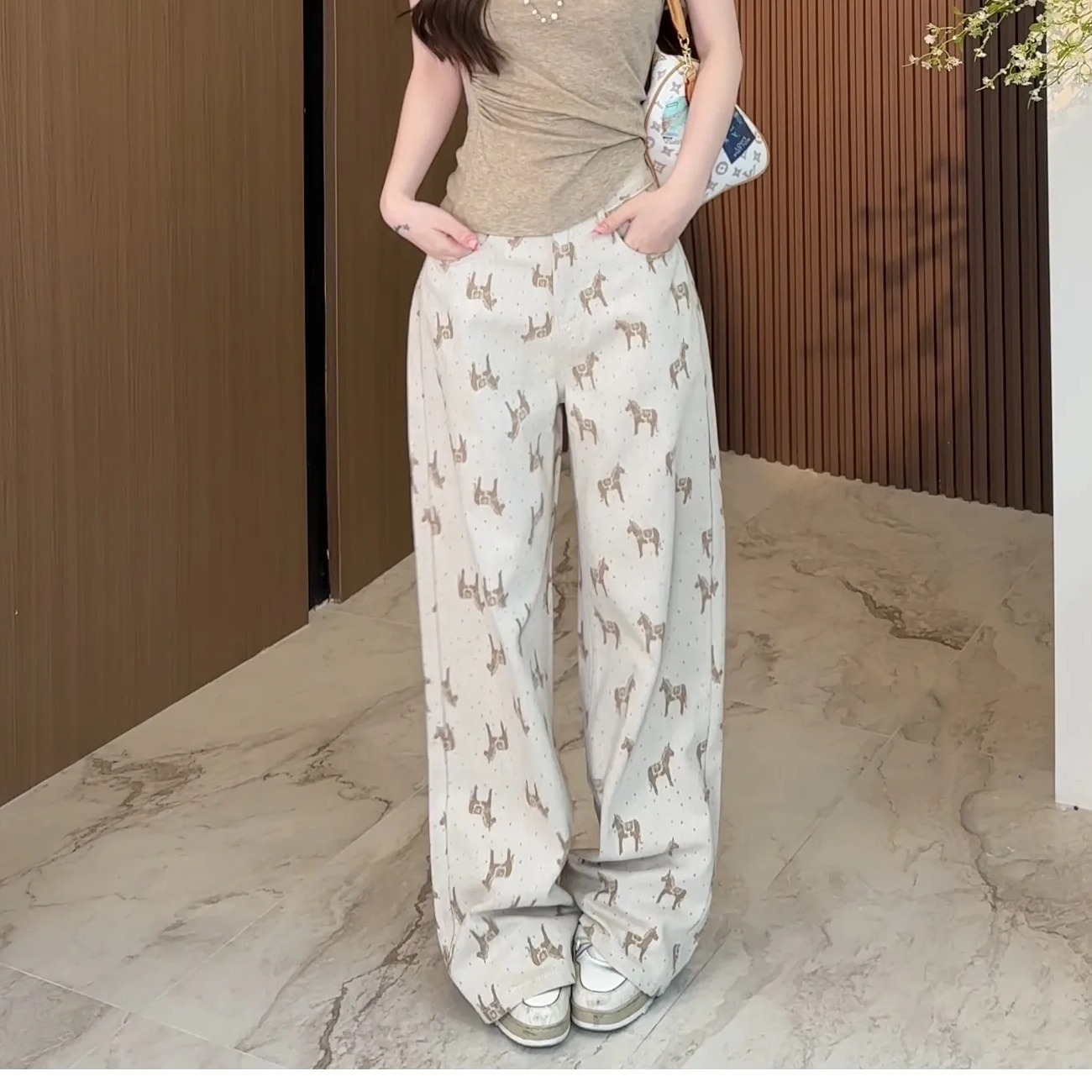 小雨姐姐小馬直筒時尚小馬印花寬松直筒牛仔褲女復古慵懶2026春夏