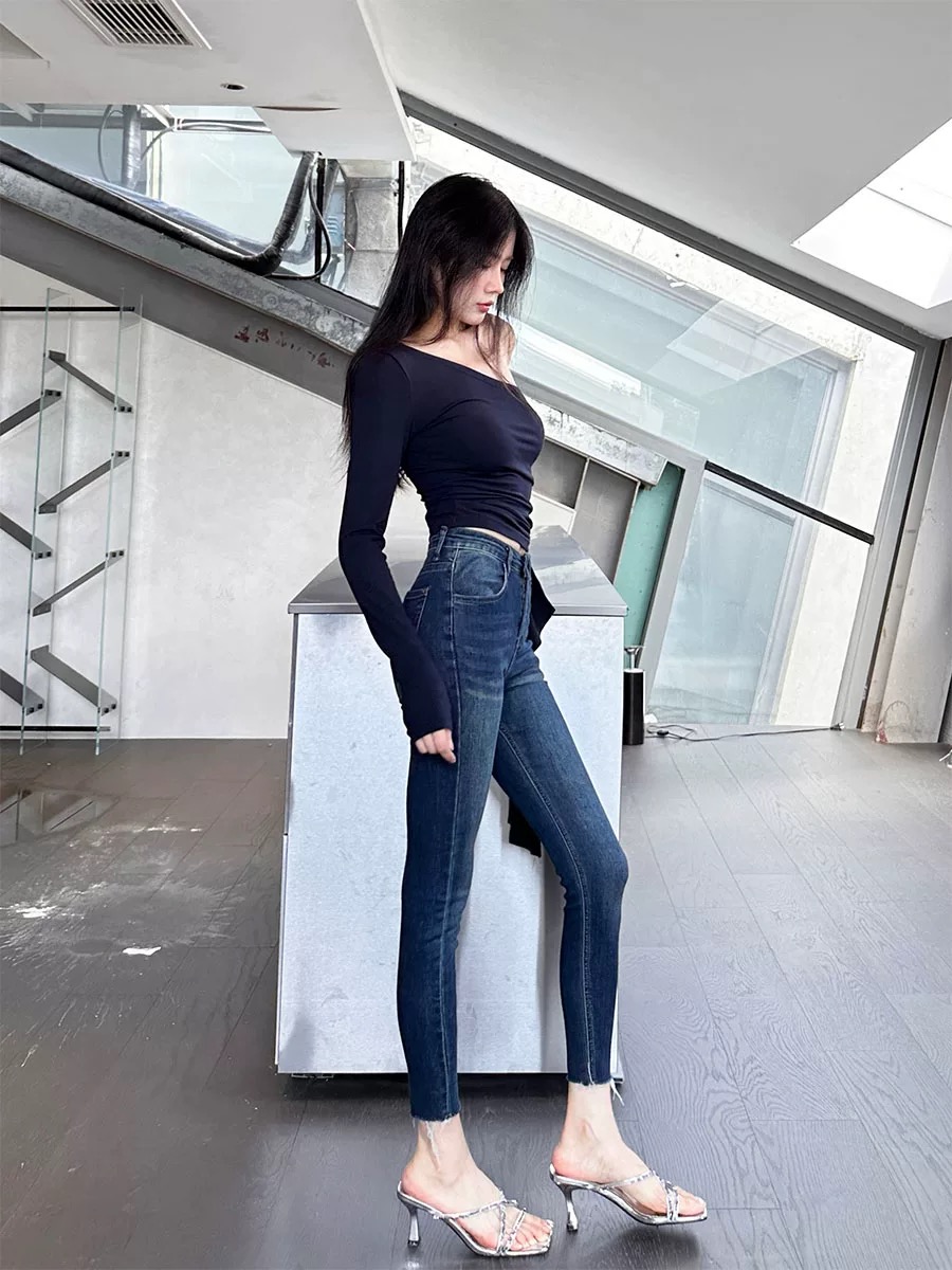 麻頭MATOU新款迷人封神牛仔褲女2025春季高腰修身豐臀九分鉛筆褲